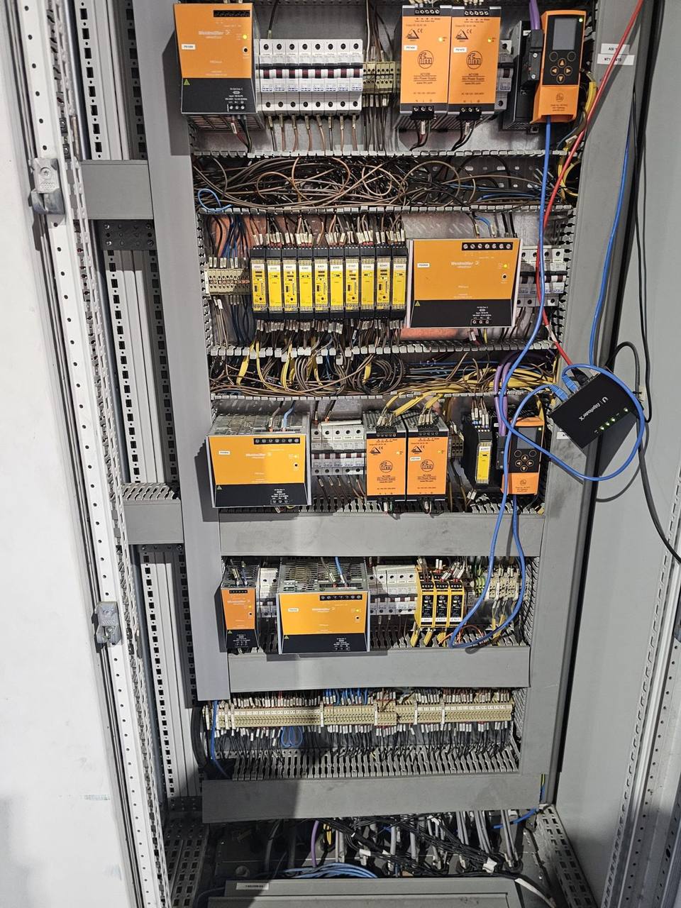 Modernised automation panel with PLC and relays